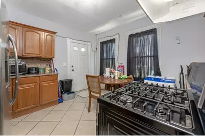76 Acushnet Ave, Springfield, MA 01105 - Photo 12