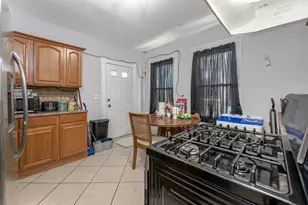 76 Acushnet Ave, Springfield, MA 01105 - Photo 12