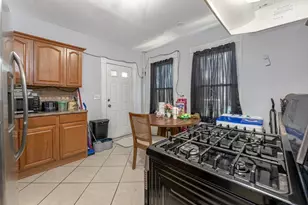 76 Acushnet Ave, Springfield, MA 01105 - Photo 12