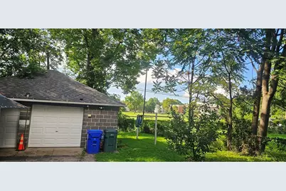 76 Acushnet Ave, Springfield, MA 01105 - Photo 6