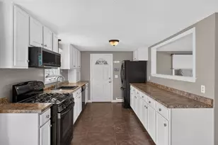 165 Swansom Rd, Swansea, MA 02777 - Photo 12