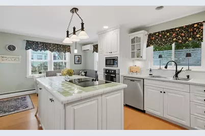 21 Oakwood Ave, Saugus, MA 01906 - Photo 4