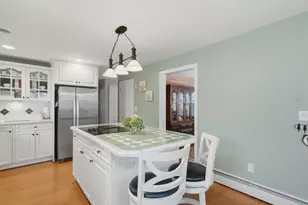 21 Oakwood Ave, Saugus, MA 01906 - Photo 6