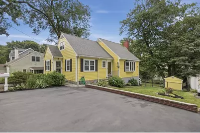 21 Oakwood Ave, Saugus, MA 01906 - Photo 2