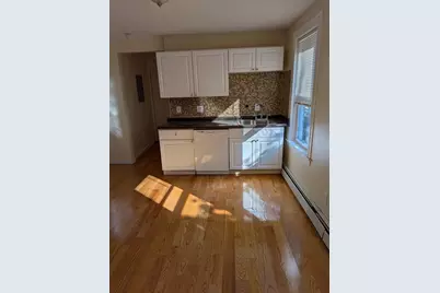 7 Albert St, Worcester, MA 01610 - Photo 2