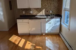 7 Albert St, Worcester, MA 01610 - Photo 2