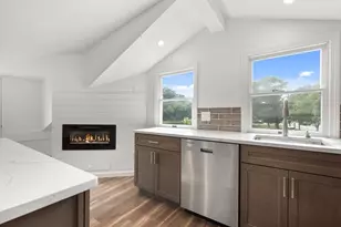 252 Elliott St, Beverly, MA 01915 - Photo 6