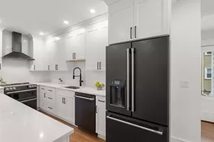 220 Sycamore St, Watertown, MA 02472 - Photo 4