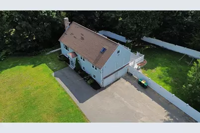 40 Poquanticut Ave, Easton, MA 02334 - Photo 2