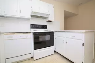 118 Pleasant St, Marblehead, MA 01945 - Photo 8