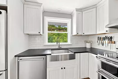 118 Horseneck Rd, Dartmouth, MA 02748 - Photo 12