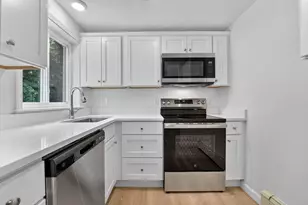 201 Bishop Dr, Framingham, MA 01702 - Photo 2