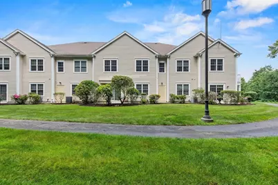 631 East St #M202, Mansfield, MA 02048 - Photo 2