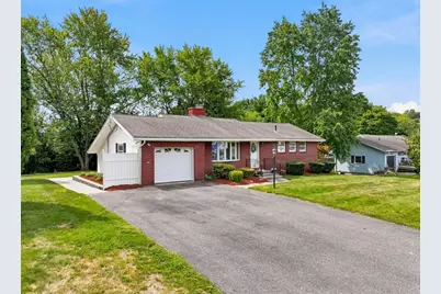 19 Champlain Dr, Hudson, MA 01749 - Photo 2