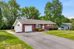 19 Champlain Dr, Hudson, MA 01749 - Photo 2