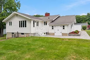 19 Champlain Dr, Hudson, MA 01749 - Photo 4