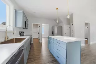 38 Wesleyan St, Shrewsbury, MA 01545 - Photo 4
