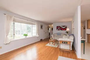90 Columbia Dr, Amherst, MA 01002 - Photo 6