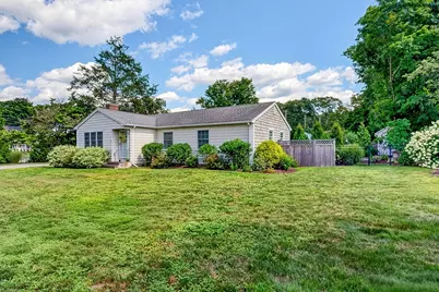 6 Winthrop Dr, Attleboro, MA 02703 - Photo 2