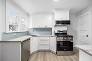 37 Richardson Ave, Wakefield, MA 01880 - Photo 4