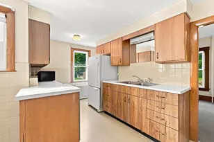 11 Newton St, Montague, MA 01349 - Photo 8