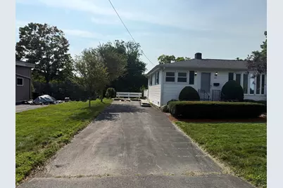 585 Burncoat #1, Worcester, MA 01606 - Photo 2