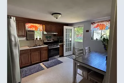 22 Hurley Cir, Marlborough, MA 01752 - Photo 2