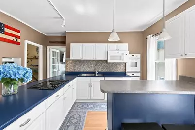 21 Salisbury St, New Bedford, MA 02744 - Photo 10