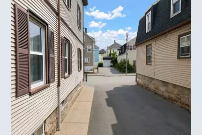 21 Salisbury St, New Bedford, MA 02744 - Photo 4