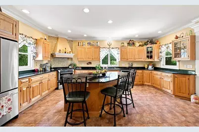 135 Lancaster Dr, Agawam, MA 01001 - Photo 6