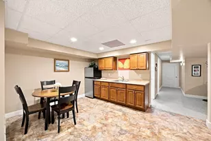 135 Lancaster Dr, Agawam, MA 01001 - Photo 30