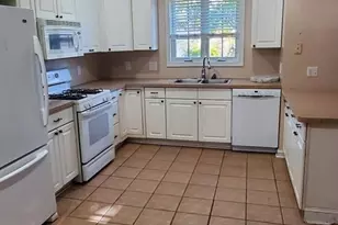 39 Bond St, Fall River, MA 02720 - Photo 10