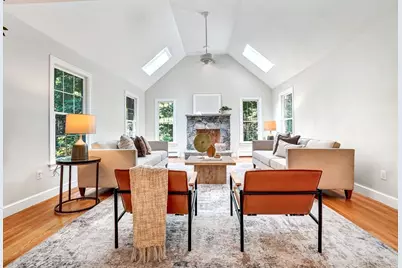 26 Sweeney Ridge Rd, Bedford, MA 01730 - Photo 2