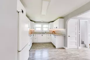 41 Park St, Agawam, MA 01030 - Photo 8