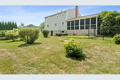 20 Worcester Dr, Norwood, MA 02062 - Photo 2