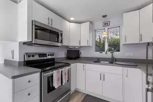 39 Pleasant St, Provincetown, MA 02657 - Photo 10