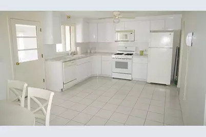92 Newman St, Revere, MA 02151 - Photo 2