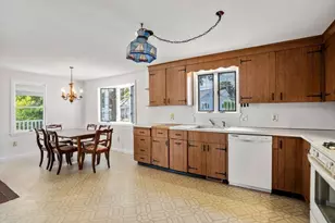 584 Circuit Ave, Bourne, MA 02559 - Photo 10