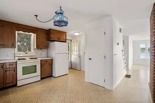 584 Circuit Ave, Bourne, MA 02559 - Photo 12