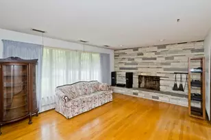 233 Lathrop St, South Hadley, MA 01075 - Photo 4