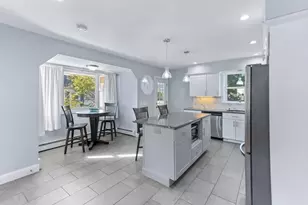 32 Cottage St, Taunton, MA 02780 - Photo 6