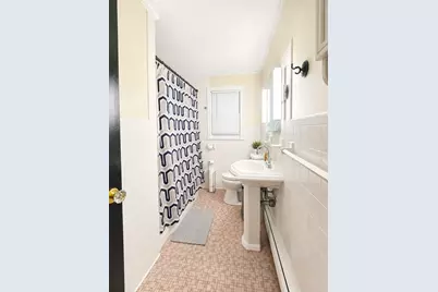 39 Lawnwood St, Springfield, MA 01119 - Photo 8
