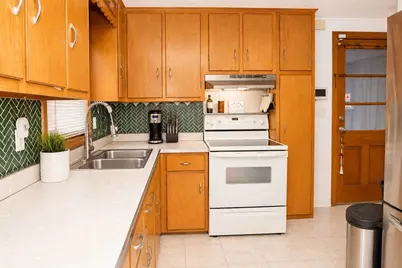 39 Lawnwood St, Springfield, MA 01119 - Photo 4
