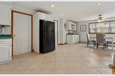 40-42 Bancroft #2, Reading, MA 01867 - Photo 6