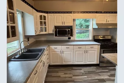 31 Woodward St, Worcester, MA 01610 - Photo 12