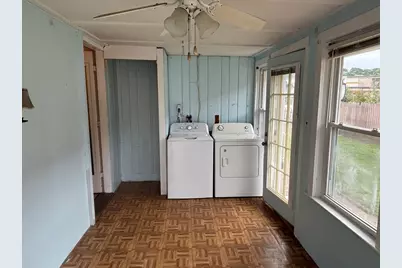 31 Woodward St, Worcester, MA 01610 - Photo 6