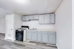 468 Liberty St, Springfield, MA 01104 - Photo 2
