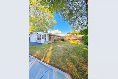11 Thornfell St, Springfield, MA 01104 - Photo 6