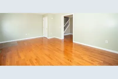 82 Valmor St, Worcester, MA 01604 - Photo 8