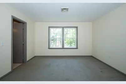 82 Valmor St, Worcester, MA 01604 - Photo 16